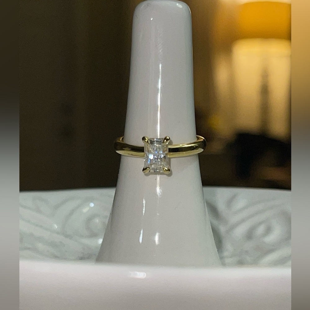 ReadYourHeart Hidden Halo Radiant Moissanite ring 1 carat size 6/6.5, gold color